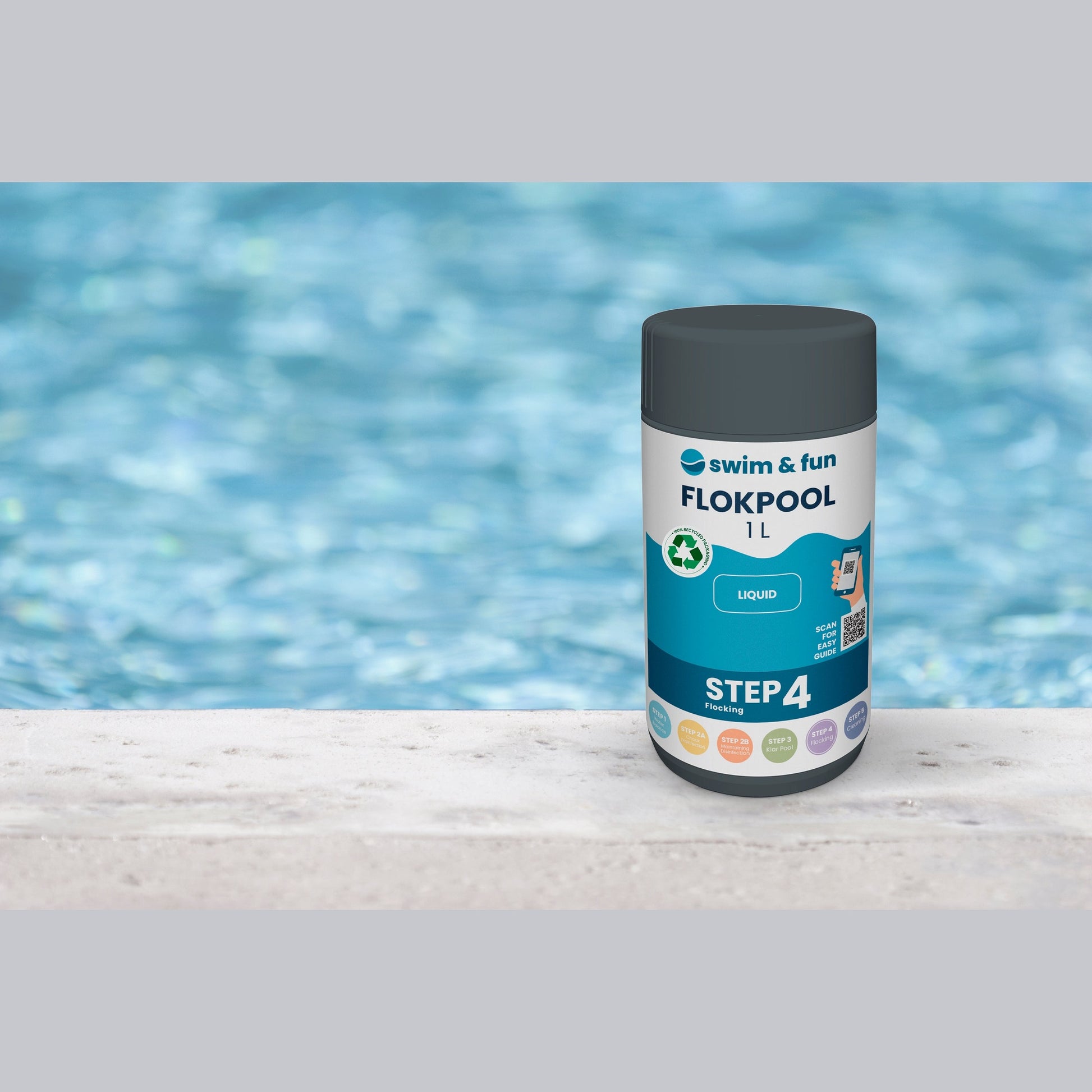 Swim & Fun FlokPool 1L flaske med pool i baggrunden